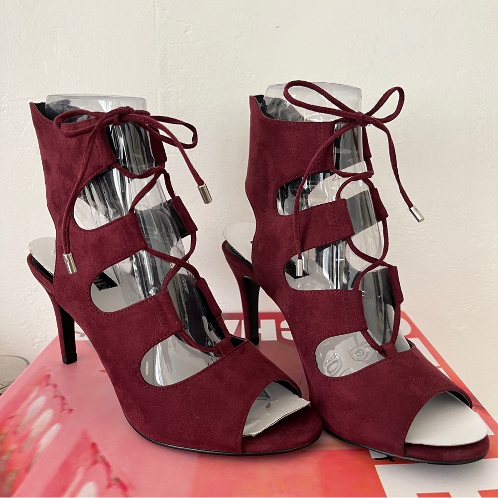 Charles by Charles David Zita Merlot Wine Microsuede Gladiator Heels sz 6.5